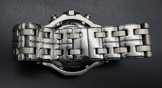 Rot-schwarz-silberne Raoul U. Braun Uhr