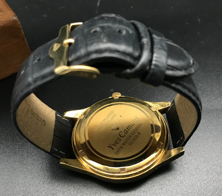 Gold-schwarze YvesCamani Uhr