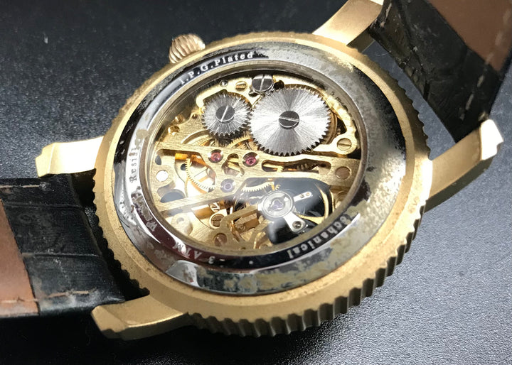 Gold-schwarze Graf von Monte Wehro Uhr