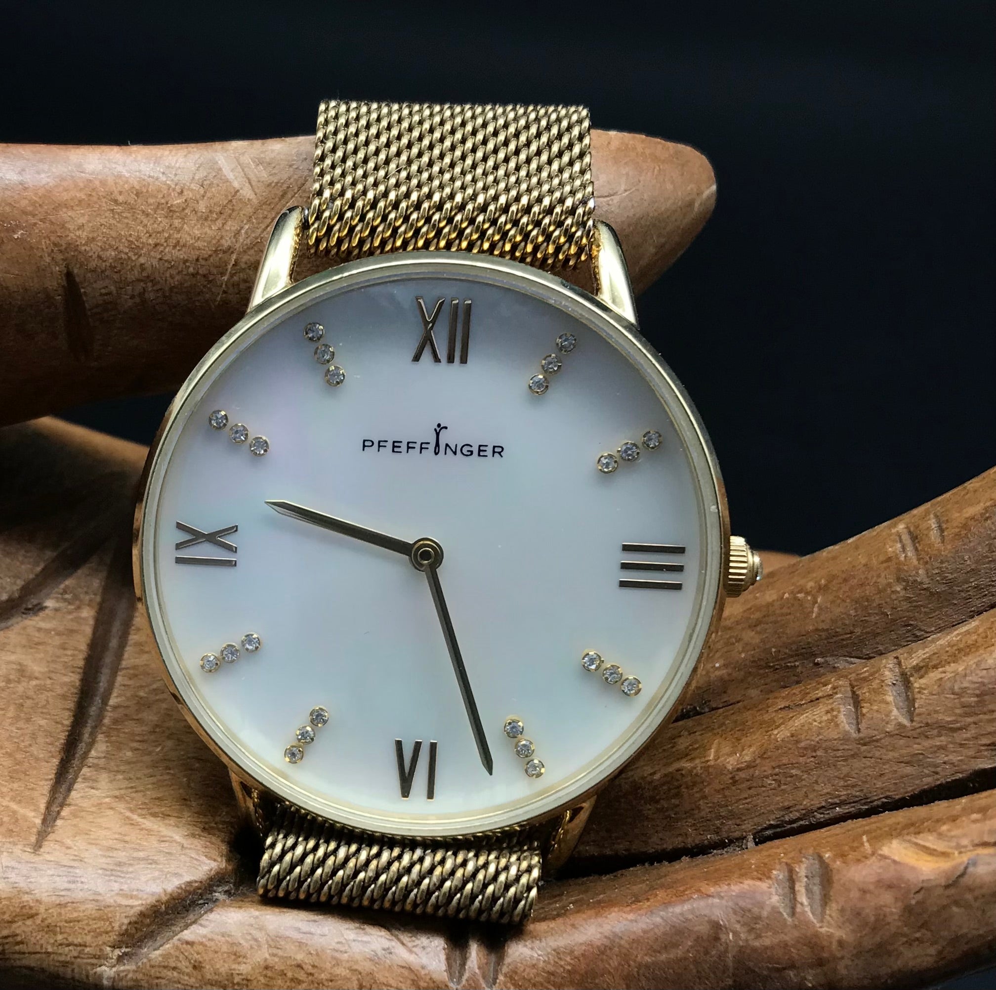 Goldene Pfeffinger Uhr