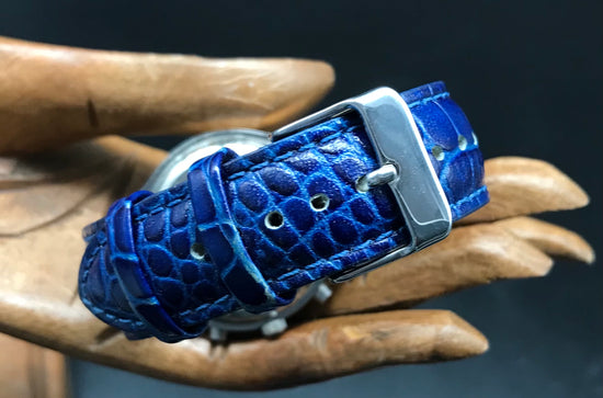 Blau-schwarze MC Uhr