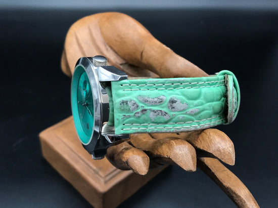 Grüne YvesCamini Uhr