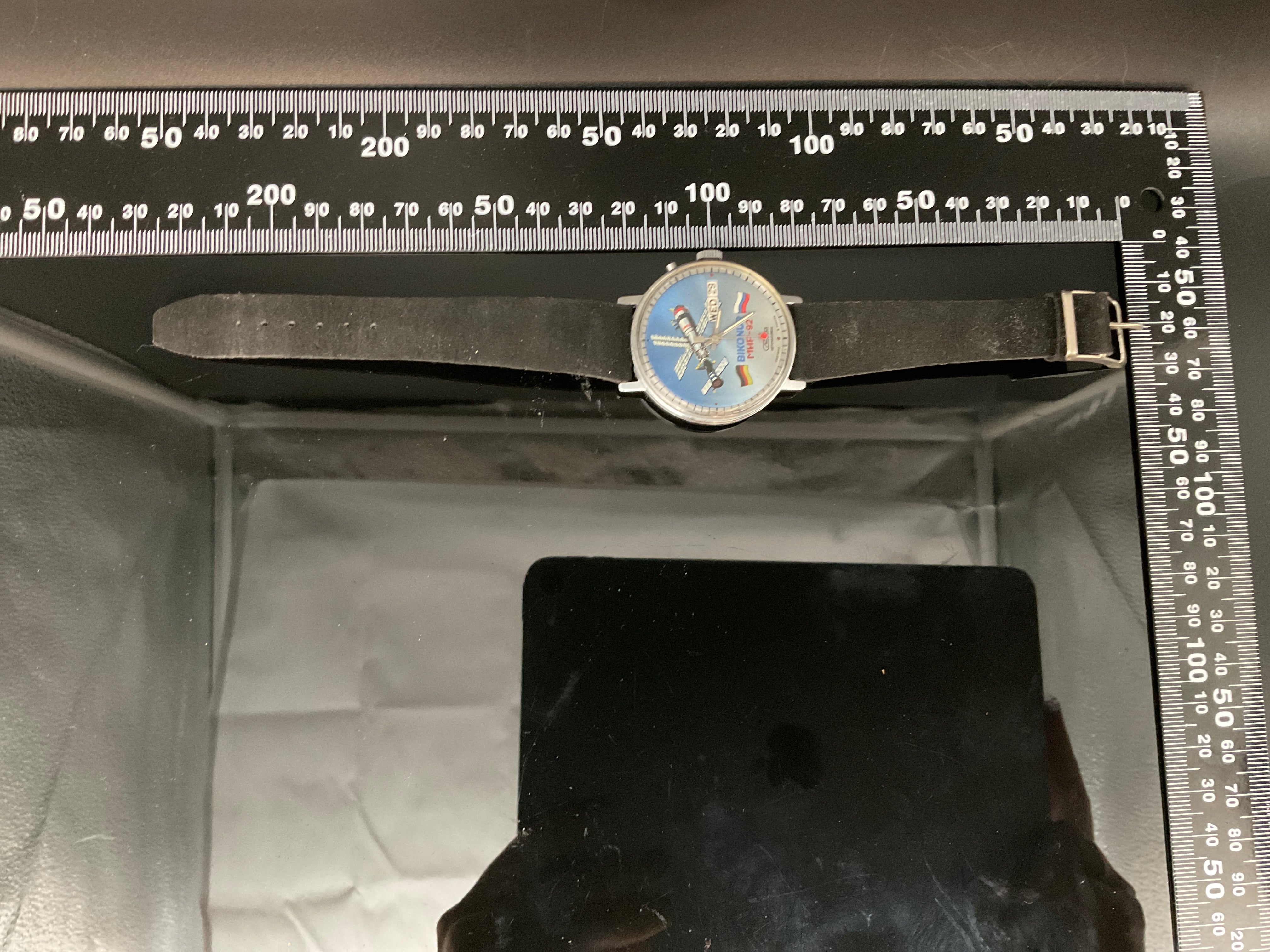 Bikonur Armbanduhr    905