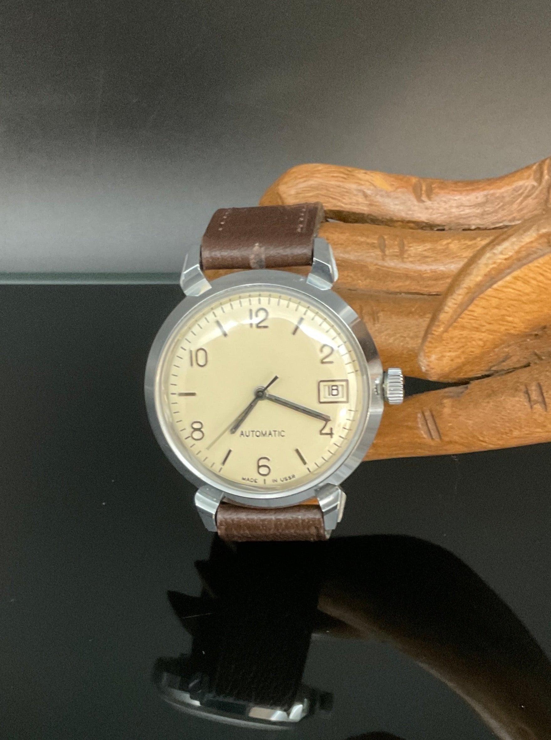 Russische Armbanduhr          905