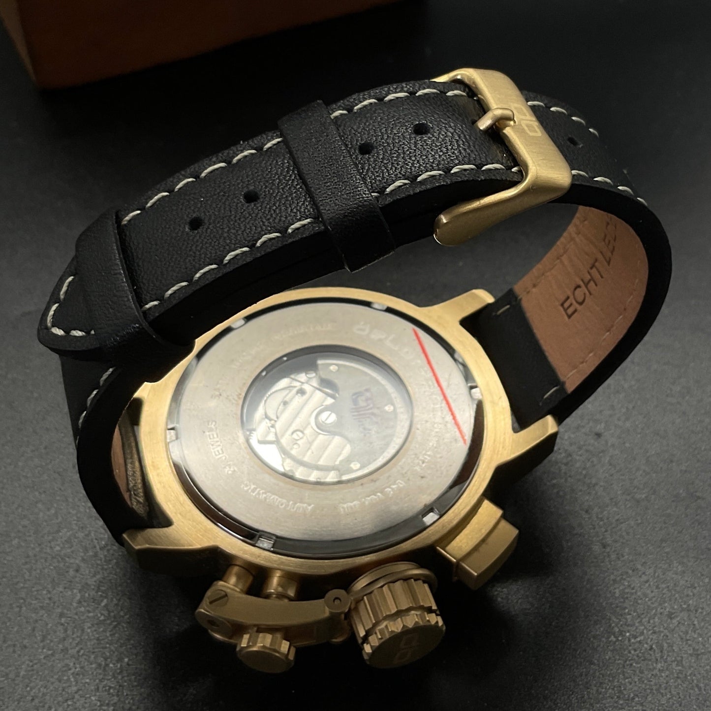 Gold-schwarze deLorean Uhr DL05-1074