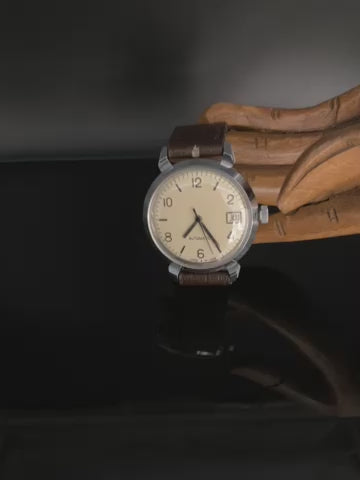 Russische Armbanduhr          905