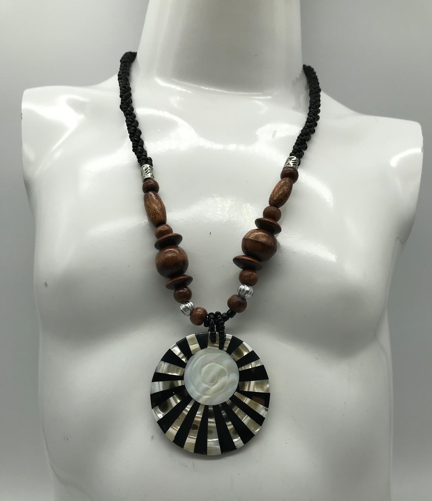 3 x Kette aus Holz,schwarz und weiß, Afrikanischer Look, runde Anhänger, Muschelmotiv