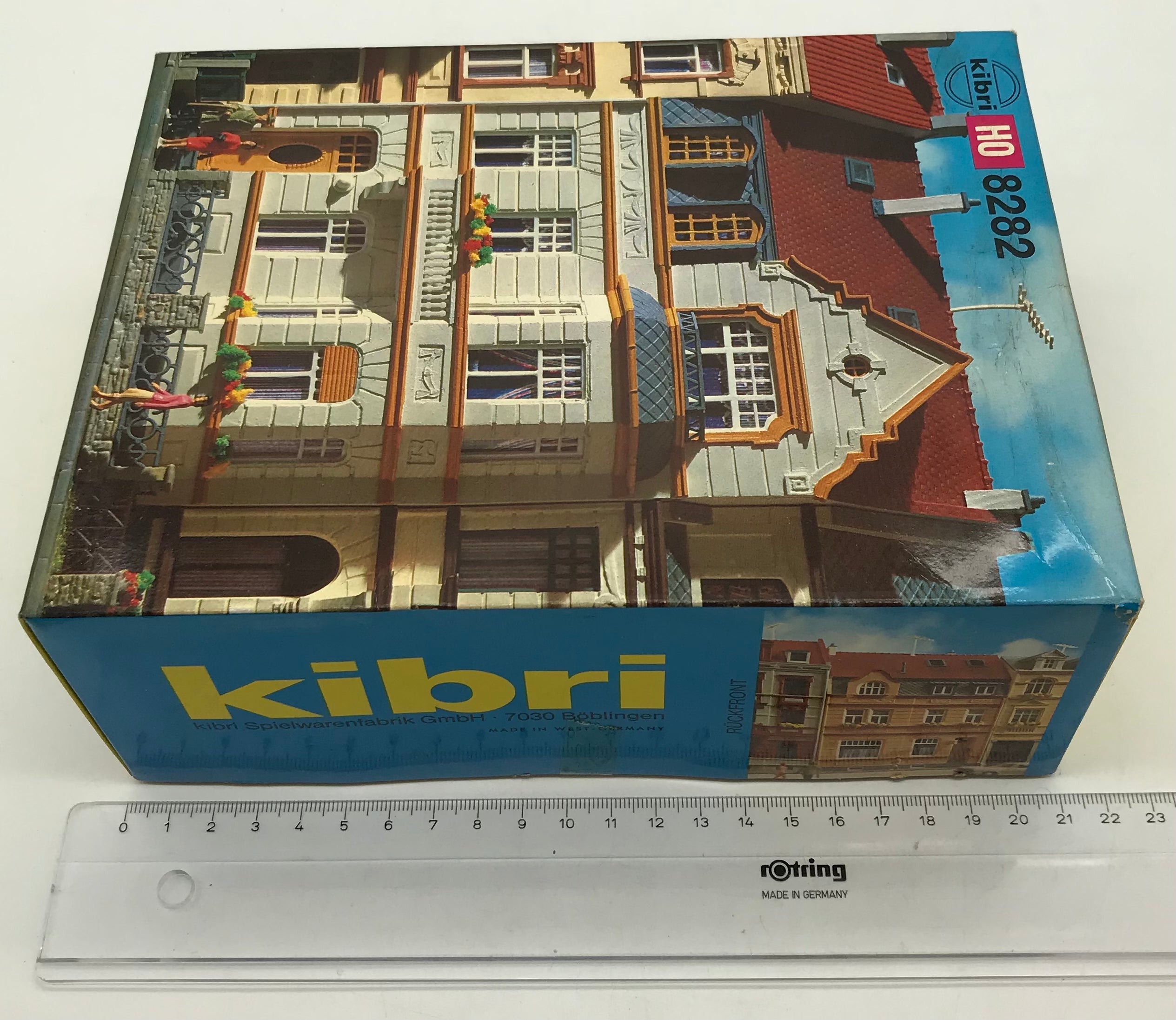 Kibri 8282 H0 Bürgerhaus mit Erker, Stadthaus mit Preiser,