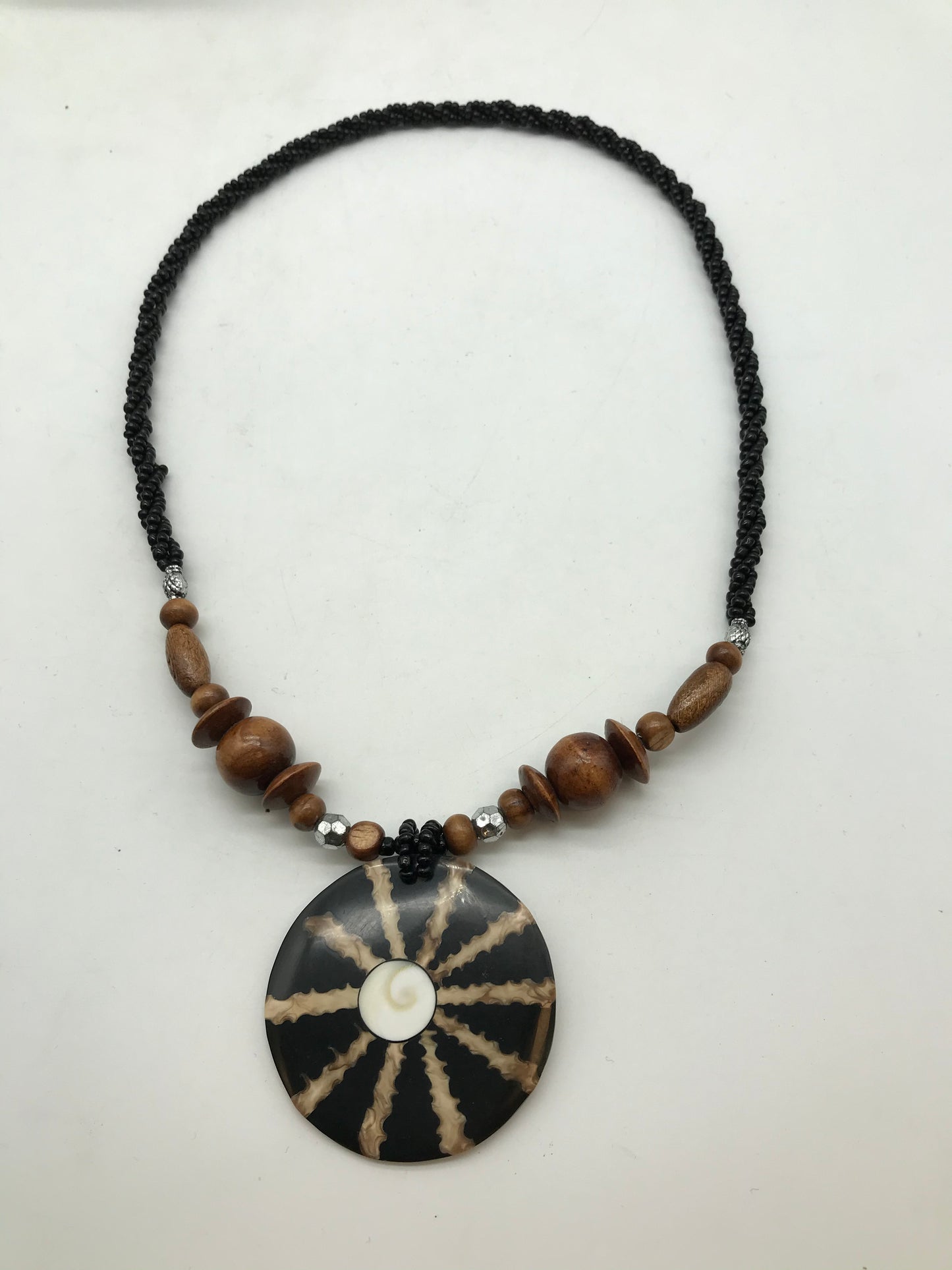 3 x Kette aus Holz,schwarz und weiß, Afrikanischer Look, runde Anhänger, Muschelmotiv