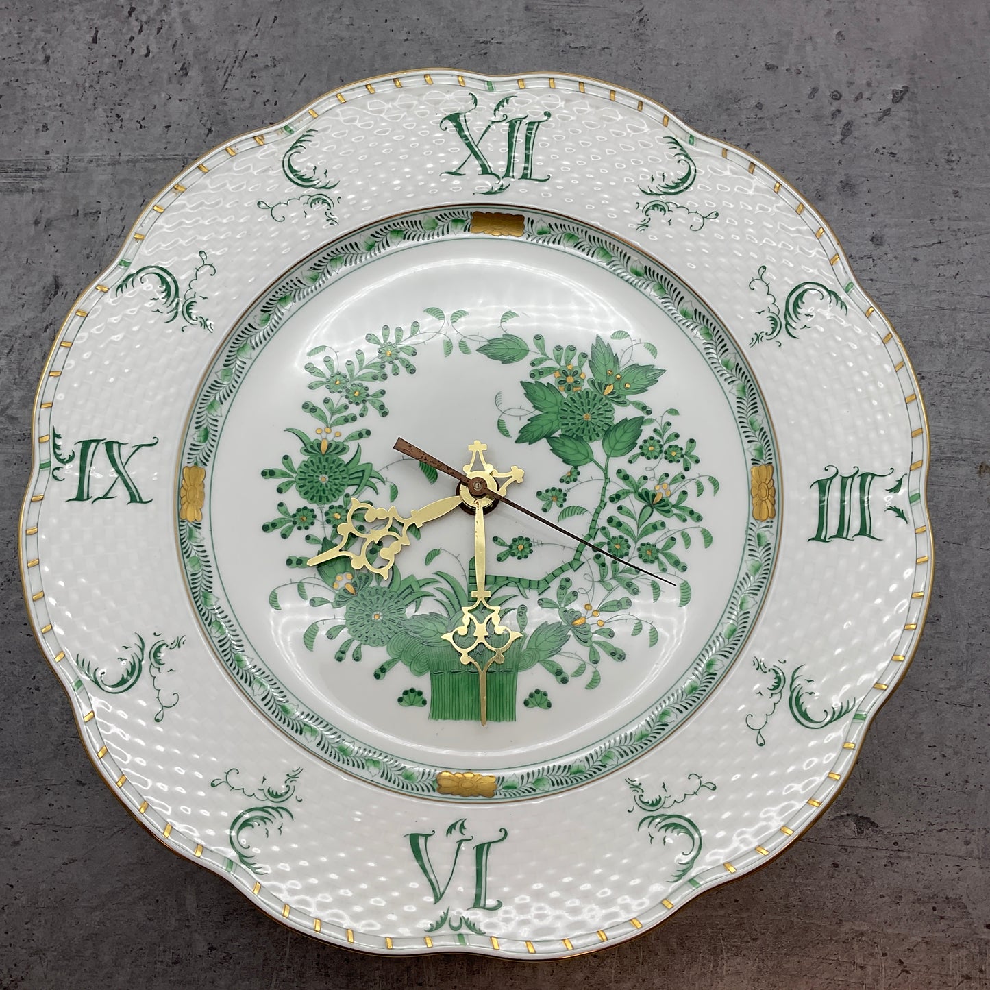 Porzellan Uhr, Herend Indisch Grün, Wanduhr Indian Basket Fleur des Indes