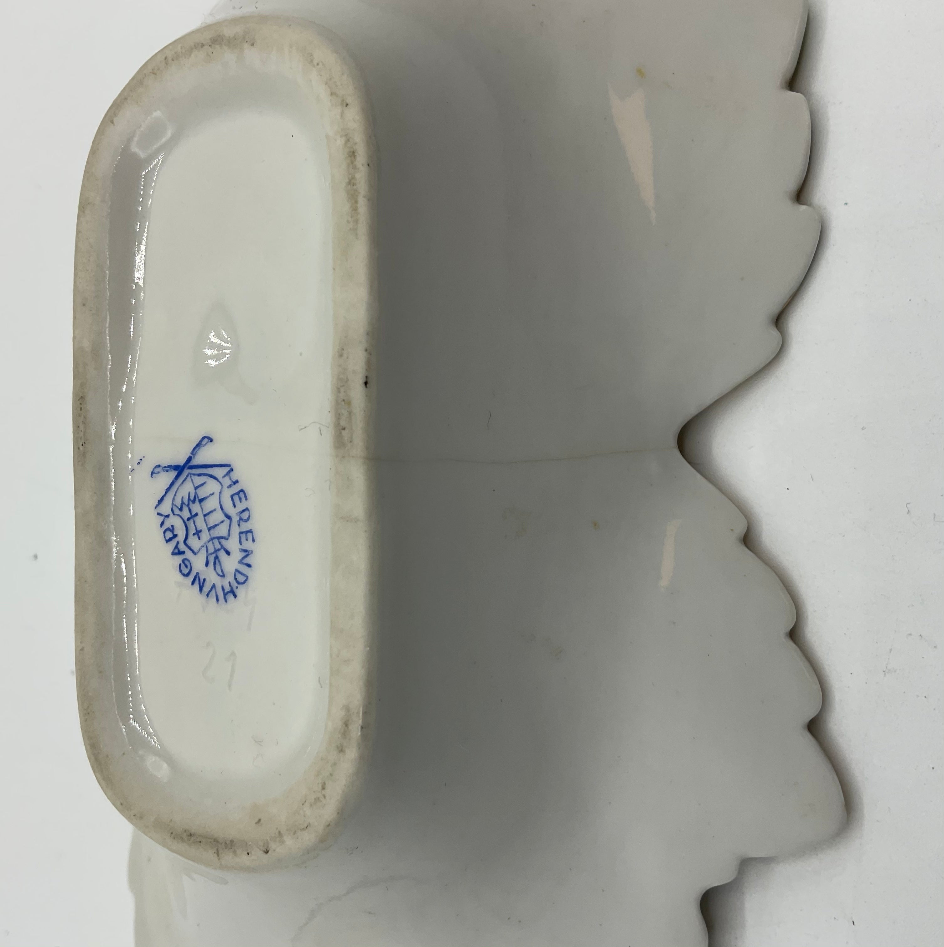 2 Stk. HEREND Hungary - Blattschale mit Blumen- und Schmetterlingsdekor