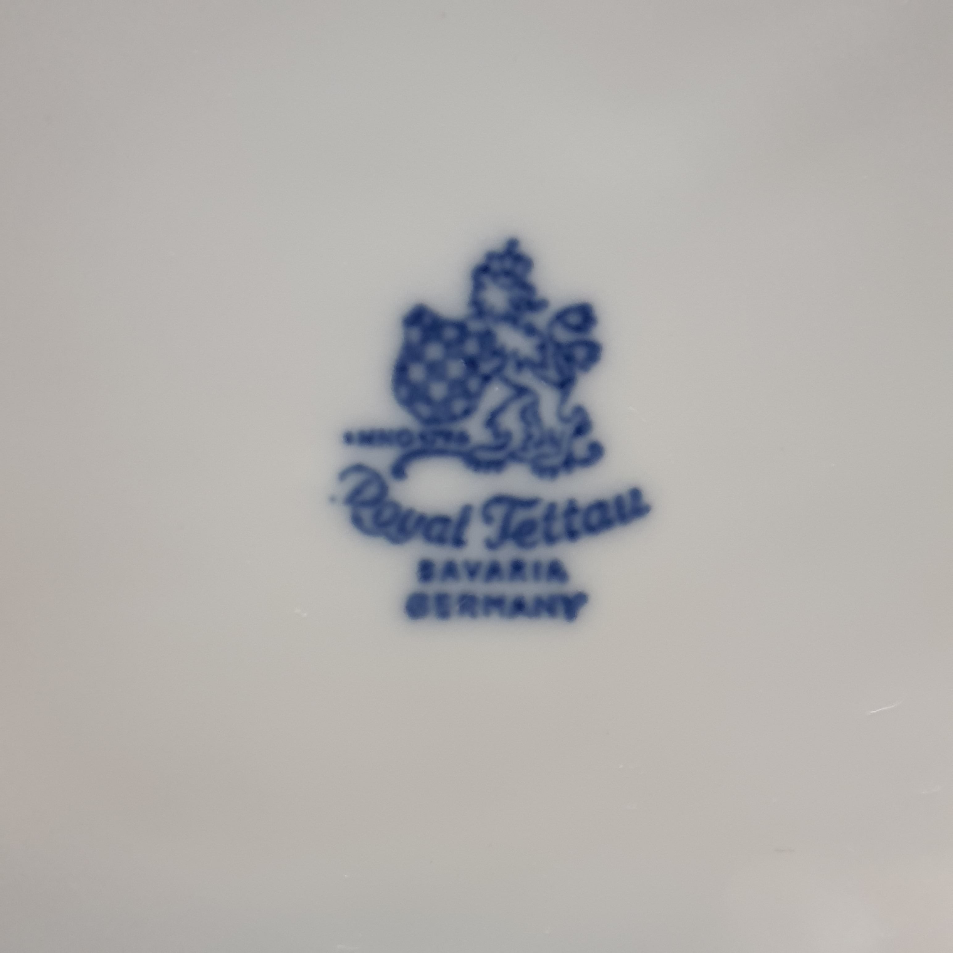 Royal Tettau Bavaria Germany Suppenterrine, große Schale mit Deckel, grünes Blumenmotiv