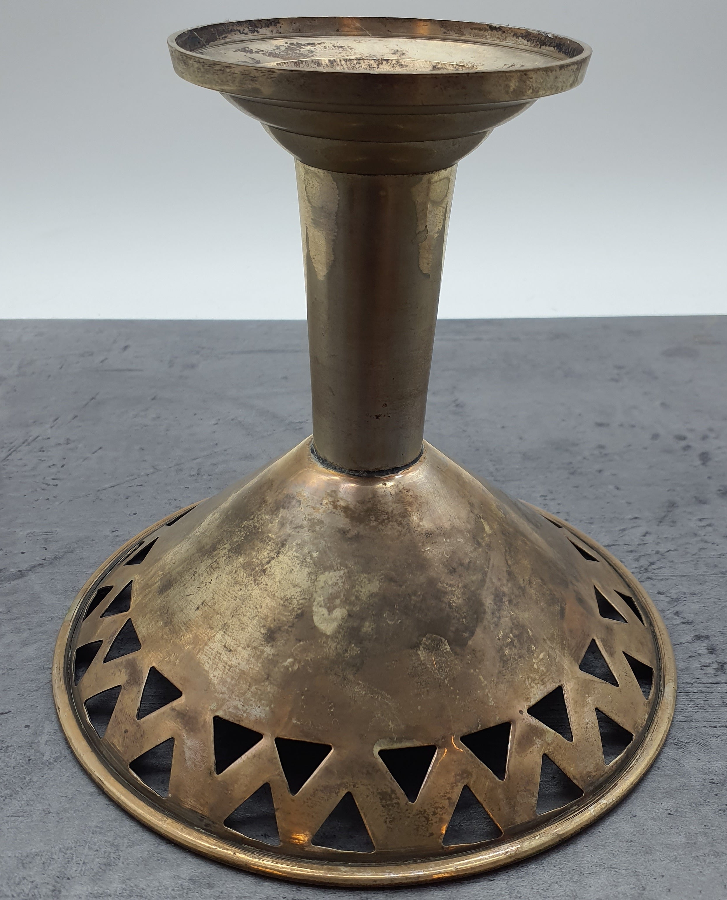 silberfarbener Kerzenständer - Kerzenleuchter, Messing, mit Muster