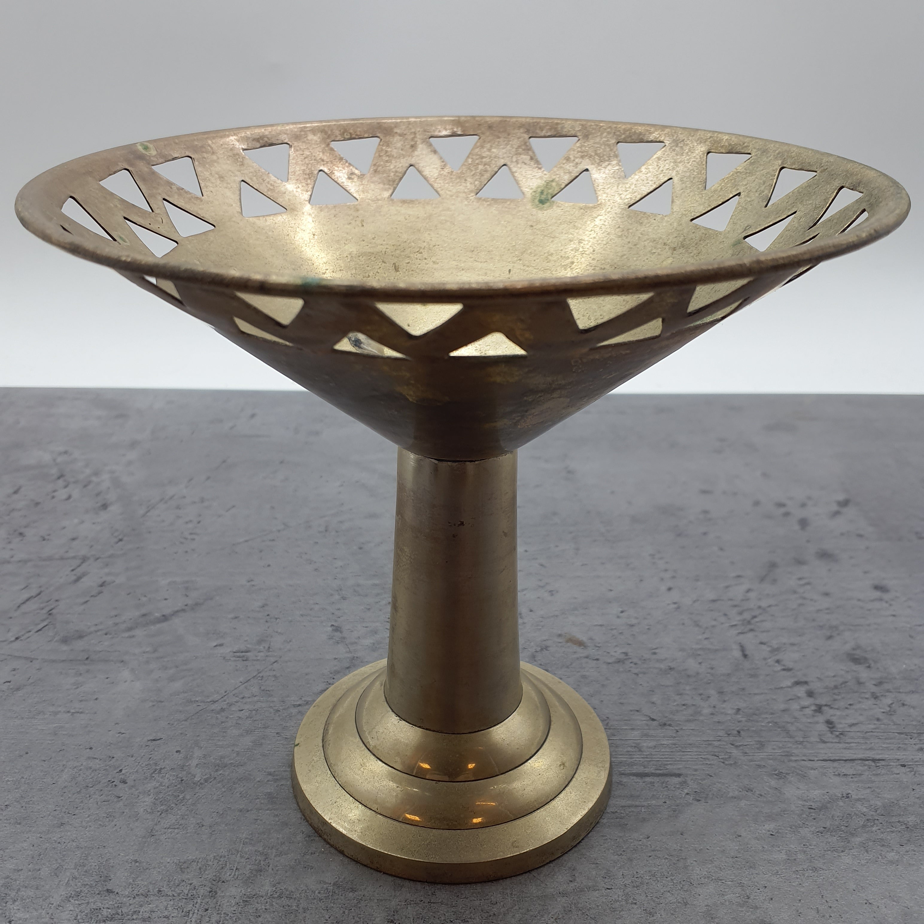 silberfarbener Kerzenständer - Kerzenleuchter, Messing, mit Muster