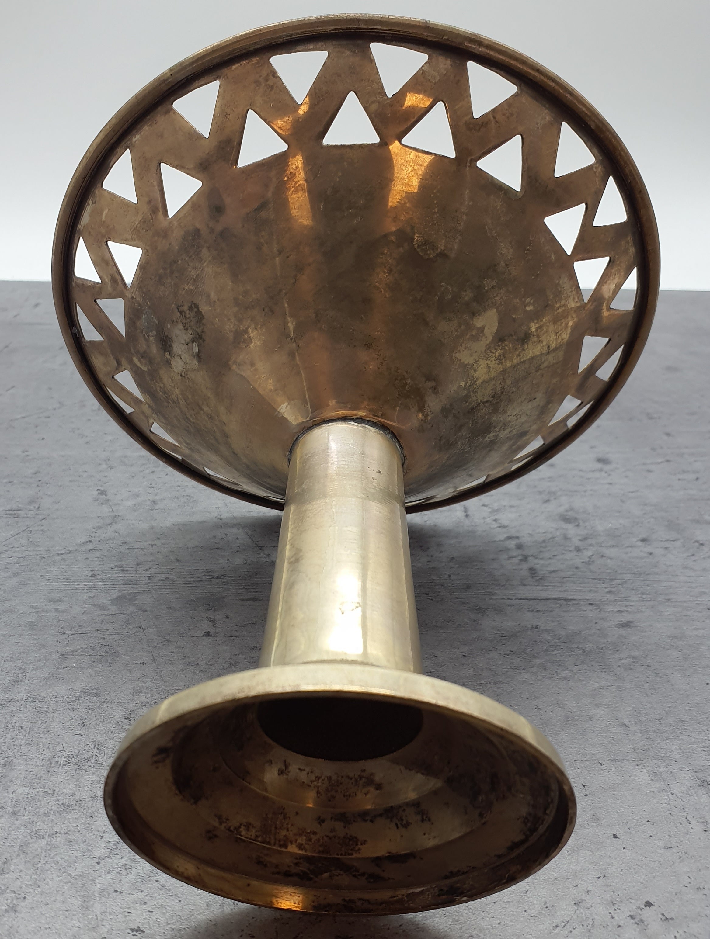 silberfarbener Kerzenständer - Kerzenleuchter, Messing, mit Muster