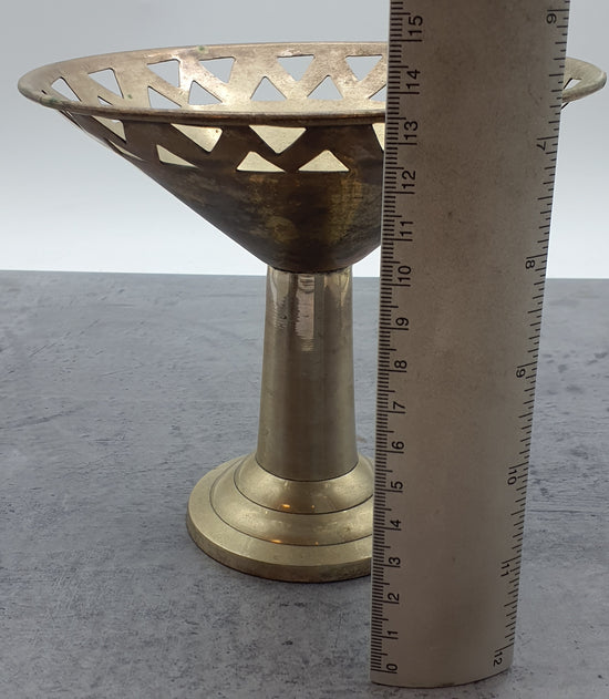 silberfarbener Kerzenständer - Kerzenleuchter, Messing, mit Muster