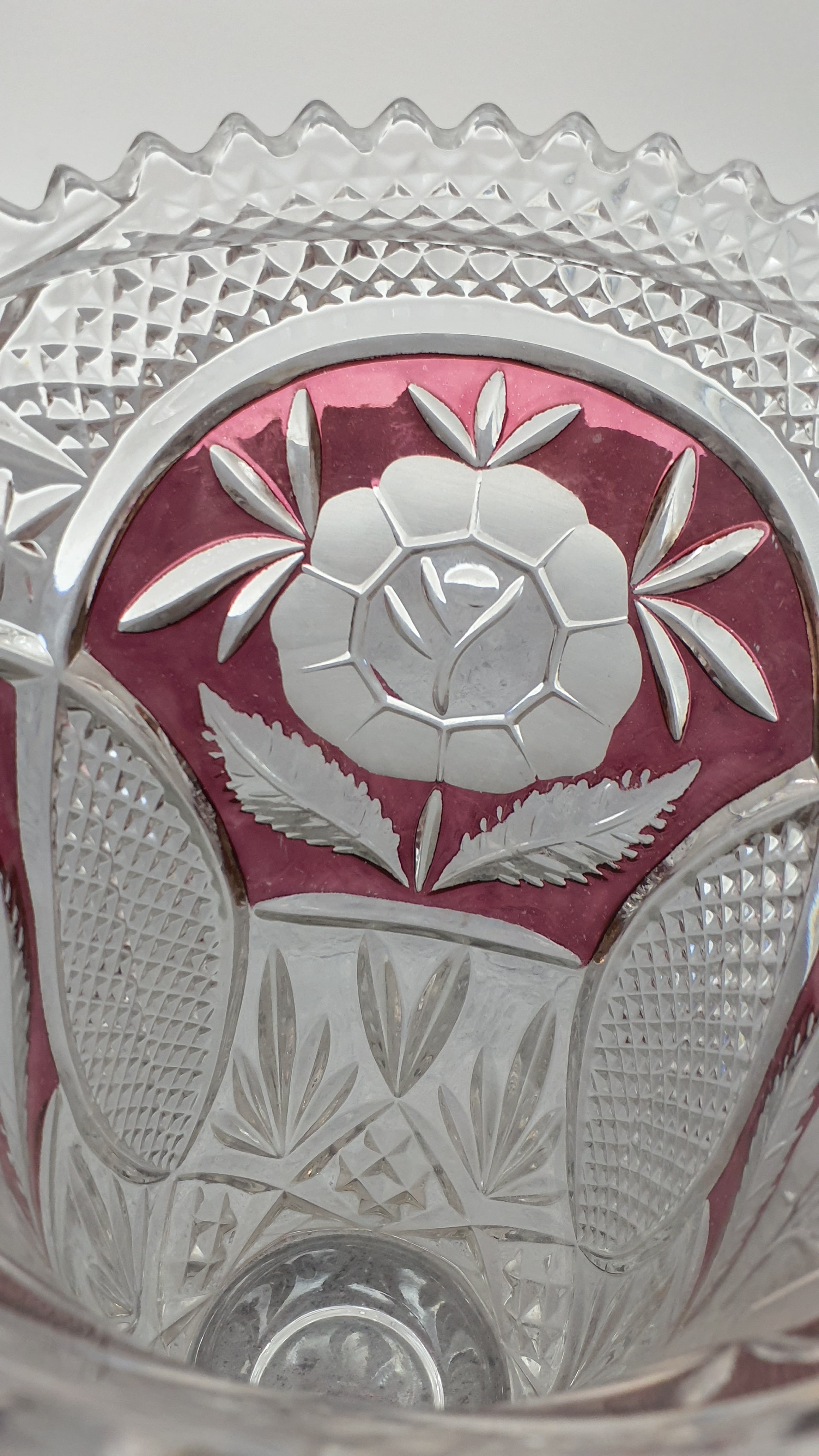 Blumen Vase aus Glas"Anna Hütte" Bleikristall-Blumenmotiv, rot