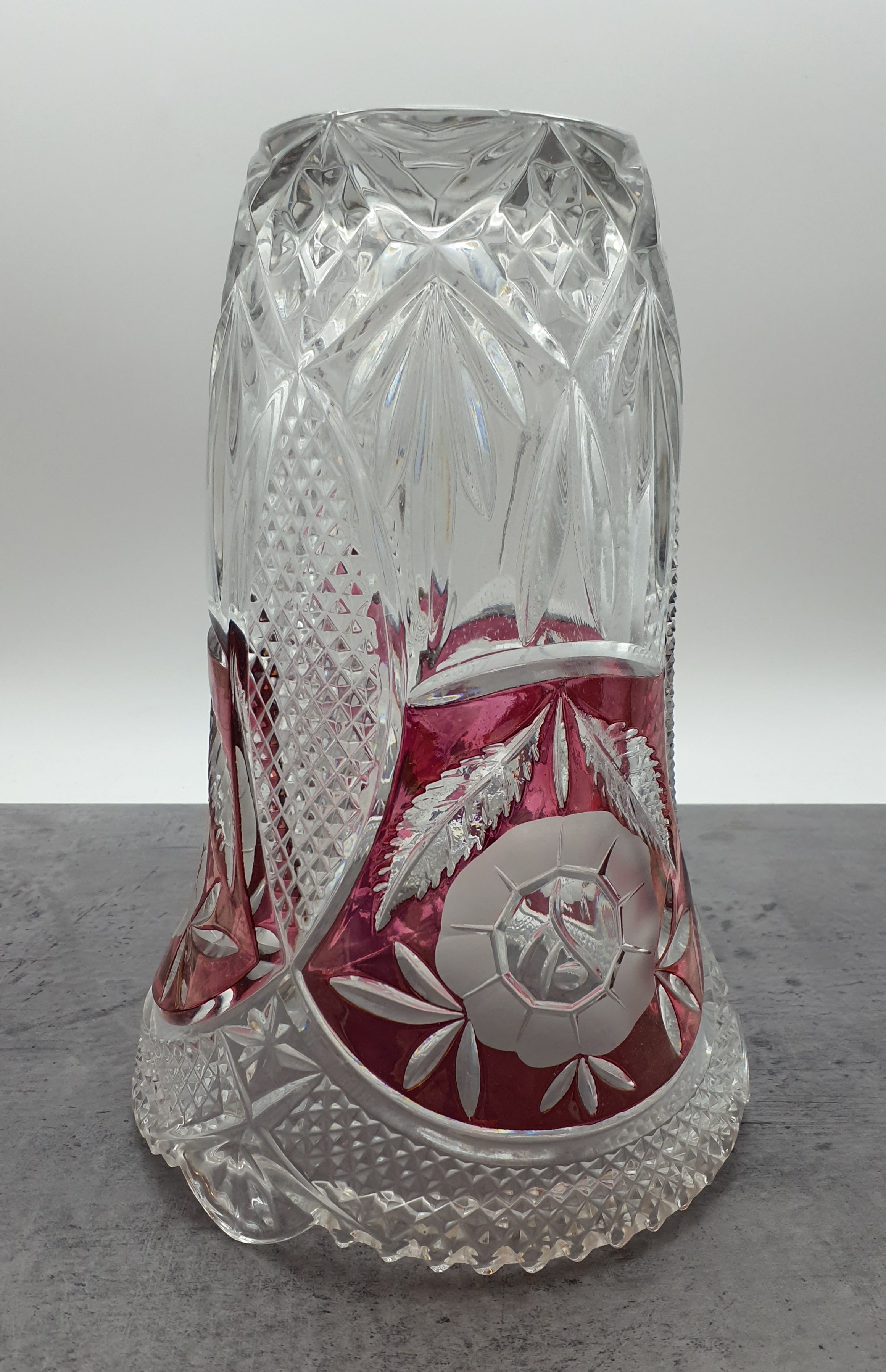 Blumen Vase aus Glas"Anna Hütte" Bleikristall-Blumenmotiv, rot