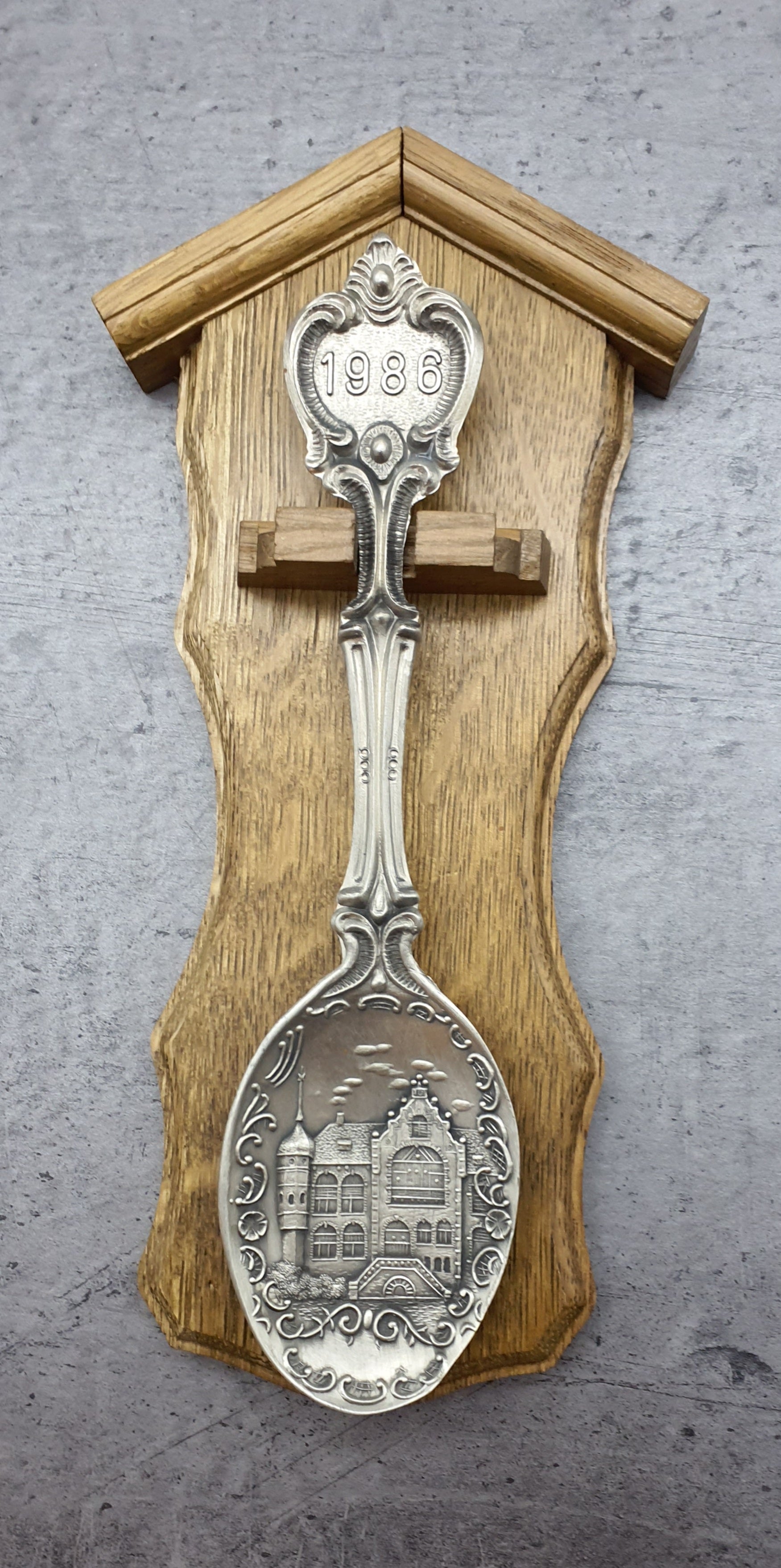 Frieling Zinn Jahreslöffel 1986 mit Holzbrett - Sammellöffel