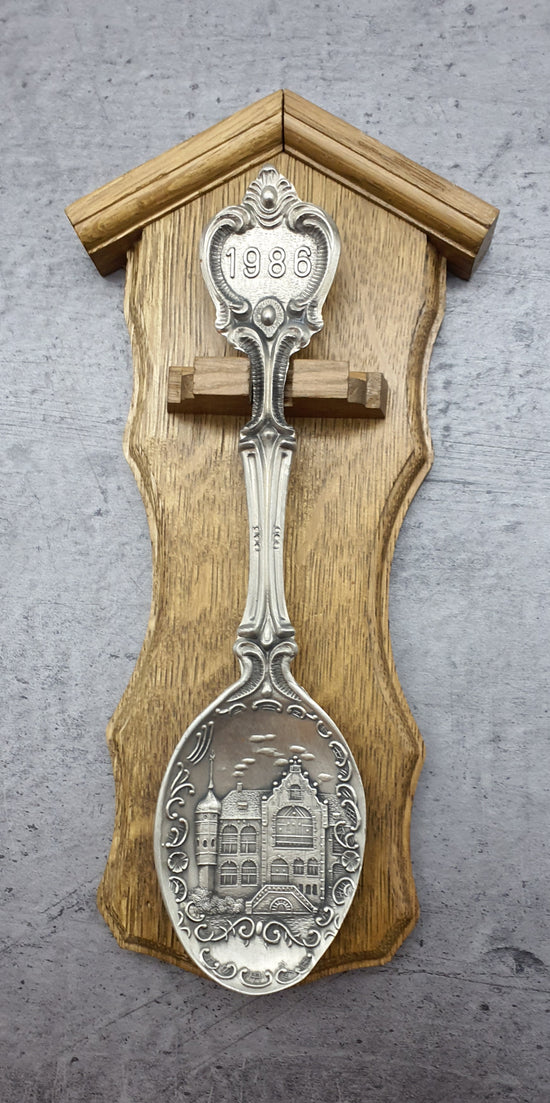 Frieling Zinn Jahreslöffel 1986 mit Holzbrett - Sammellöffel