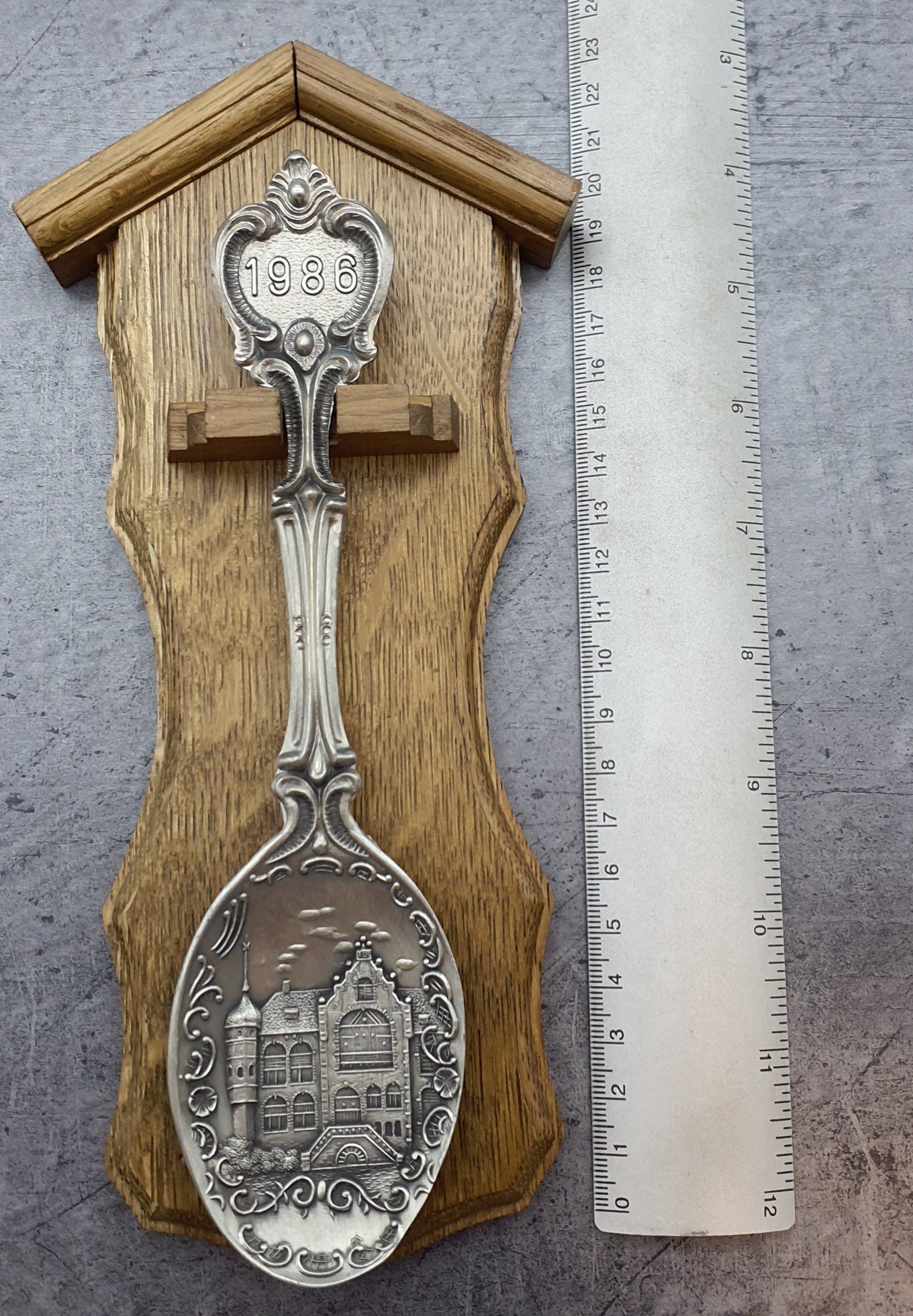 Frieling Zinn Jahreslöffel 1986 mit Holzbrett - Sammellöffel