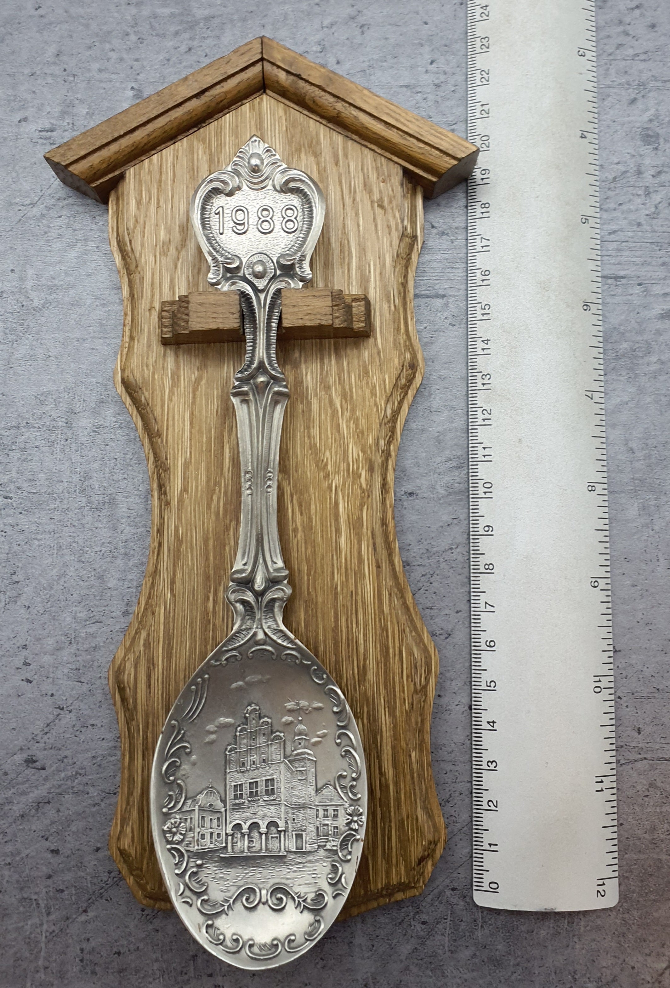 Frieling Zinn Jahreslöffel 1988 mit Holzbrett - Sammellöffel