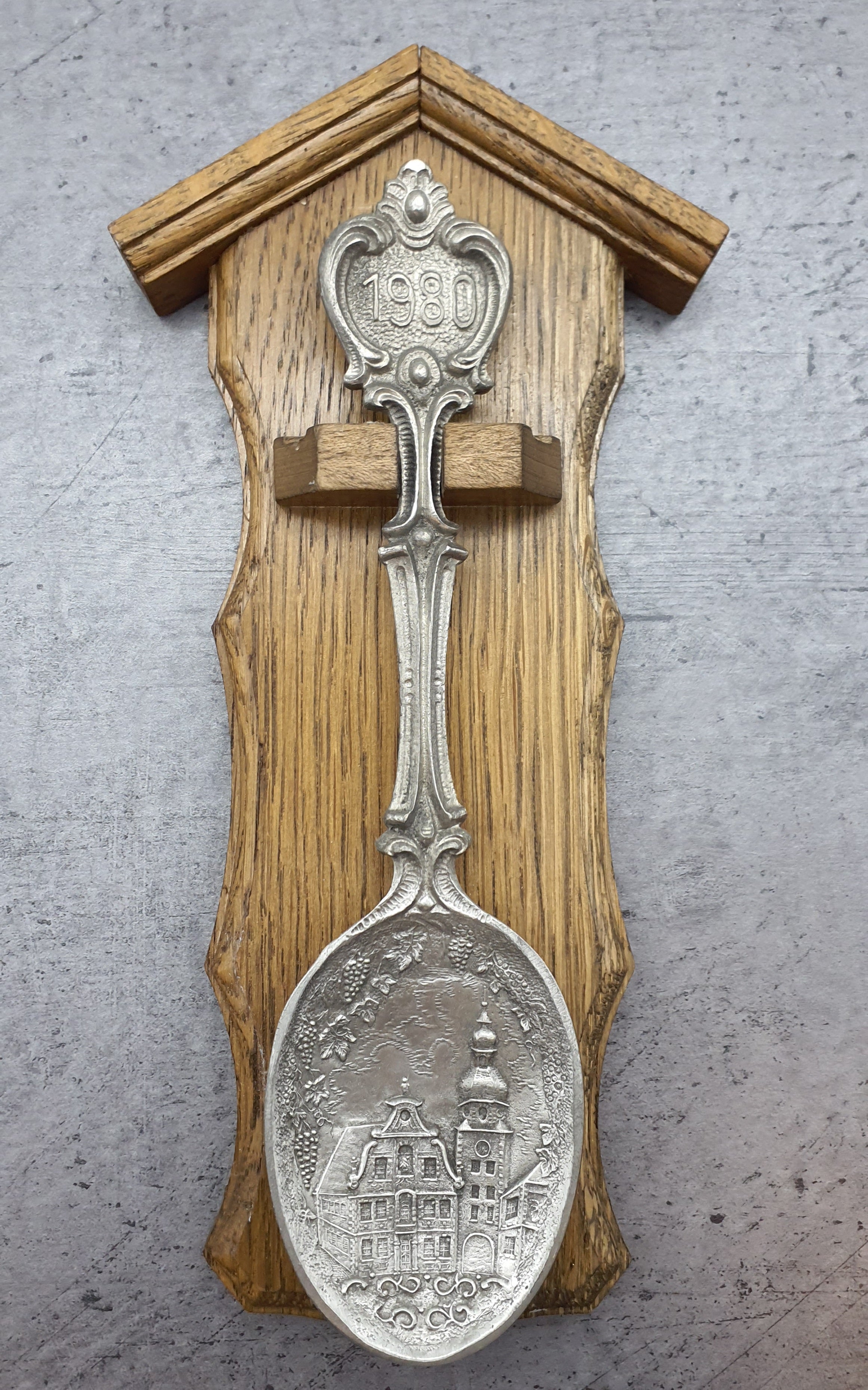 Frieling Zinn Jahreslöffel 1980 mit Holzbrett - Sammellöffel