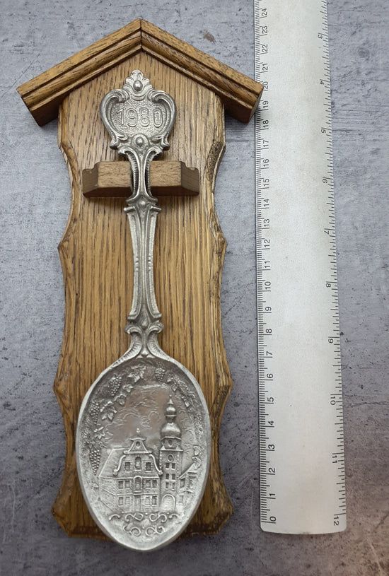 Frieling Zinn Jahreslöffel 1980 mit Holzbrett - Sammellöffel