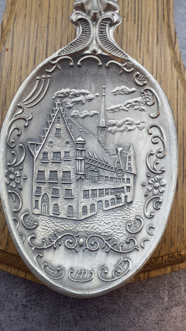 Frieling Zinn Jahreslöffel 1983 mit Holzbrett - Sammellöffel