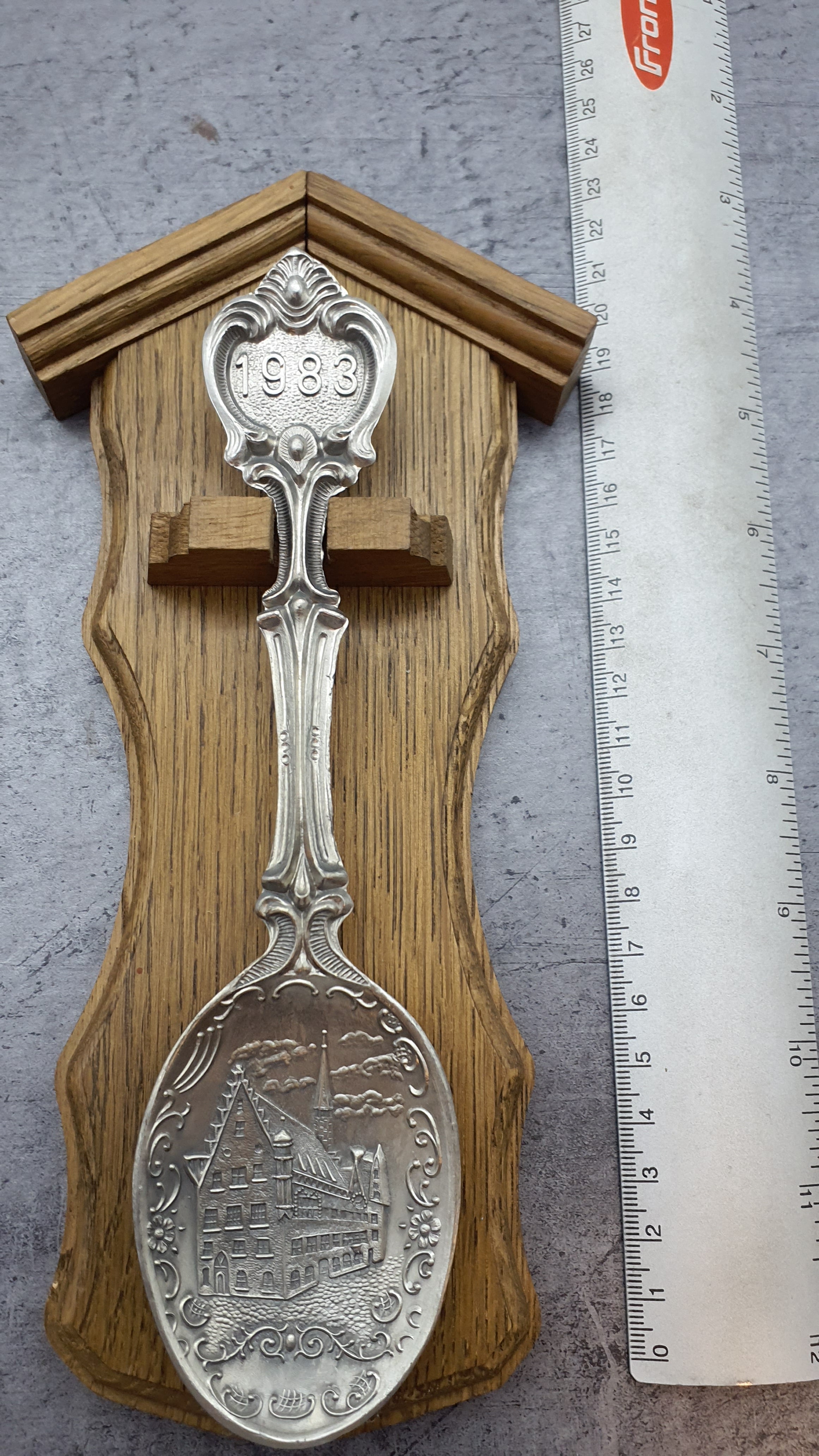 Frieling Zinn Jahreslöffel 1983 mit Holzbrett - Sammellöffel