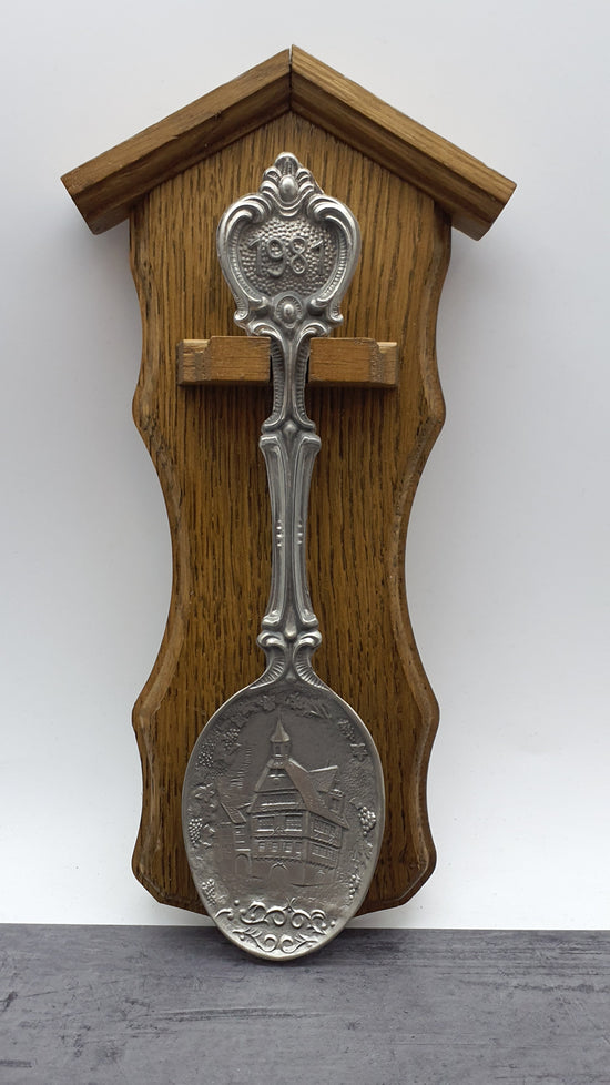 Frieling Zinn Jahreslöffel 1981 mit Holzbrett - Sammellöffel