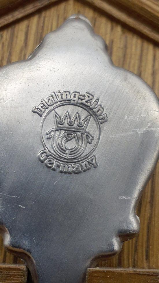 Frieling Zinn Jahreslöffel 1981 mit Holzbrett - Sammellöffel