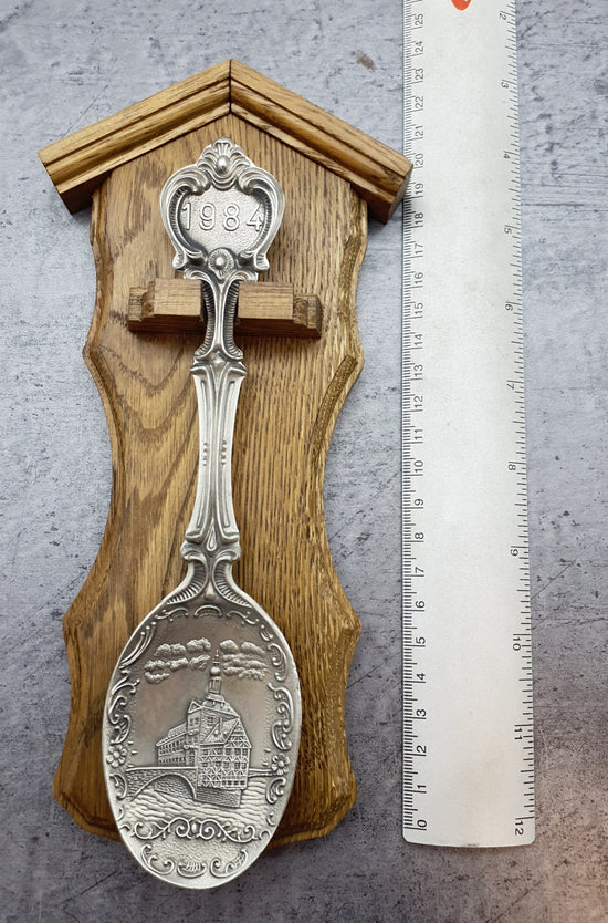 Frieling Zinn Jahreslöffel 1984 mit Holzbrett - Sammellöffel