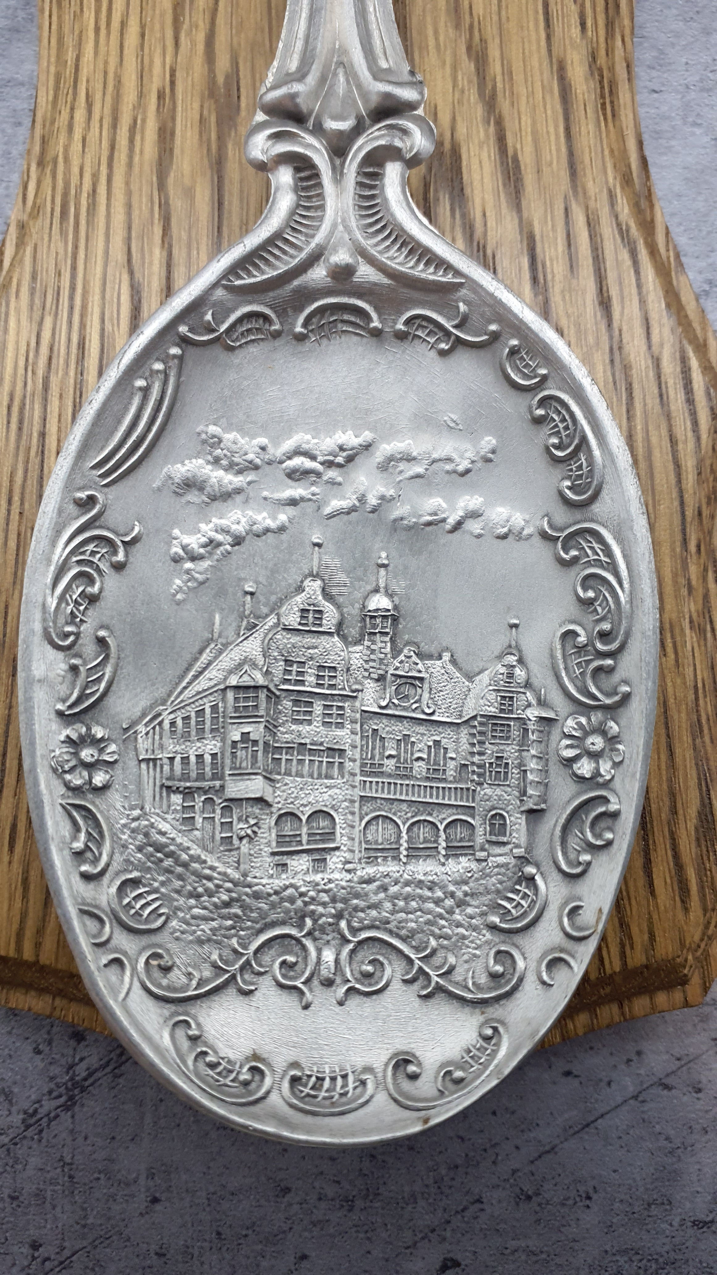 Frieling Zinn Jahreslöffel 1985 mit Holzbrett - Sammellöffel