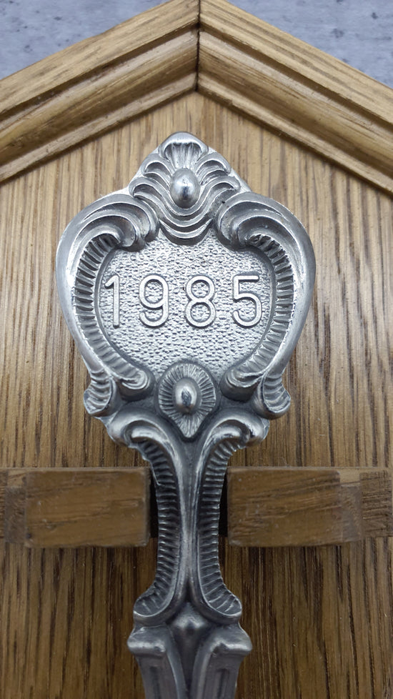 Frieling Zinn Jahreslöffel 1985 mit Holzbrett - Sammellöffel