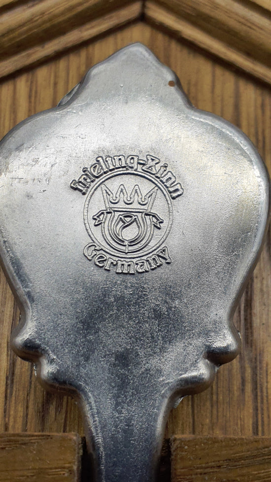 Frieling Zinn Jahreslöffel 1985 mit Holzbrett - Sammellöffel