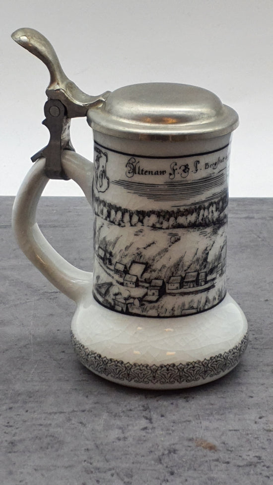 Porzellan Krug mit Zinndeckel, Motiv Altenau Bergstadt auf dem Harz, Altenkunstadt Germany, schwarz-weiß