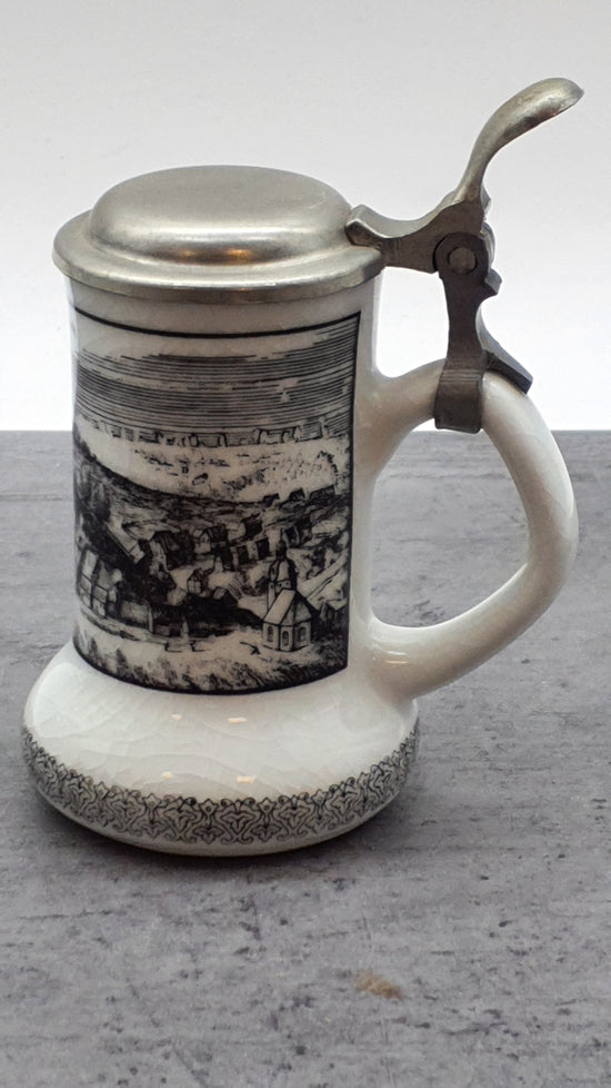 Porzellan Krug mit Zinndeckel, Motiv Altenau Bergstadt auf dem Harz, Altenkunstadt Germany, schwarz-weiß