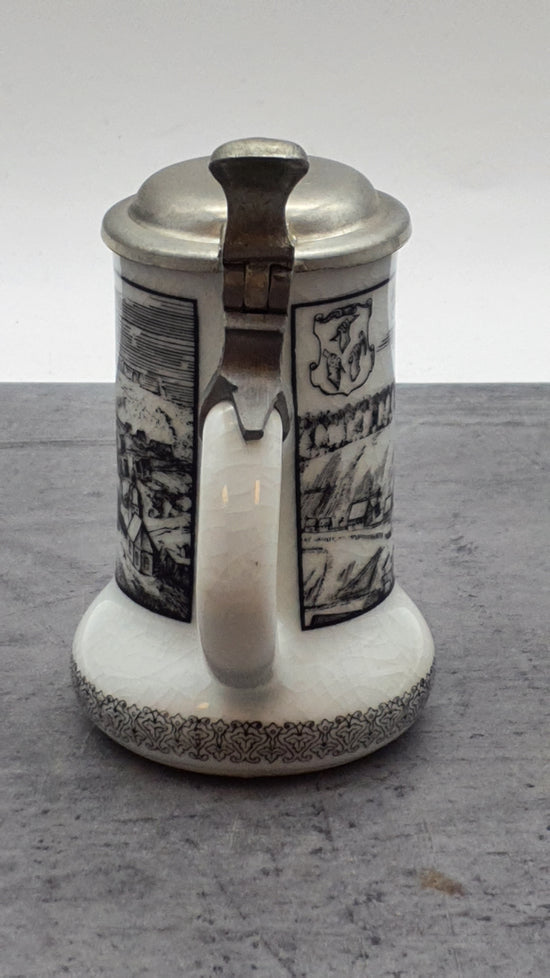 Porzellan Krug mit Zinndeckel, Motiv Altenau Bergstadt auf dem Harz, Altenkunstadt Germany, schwarz-weiß