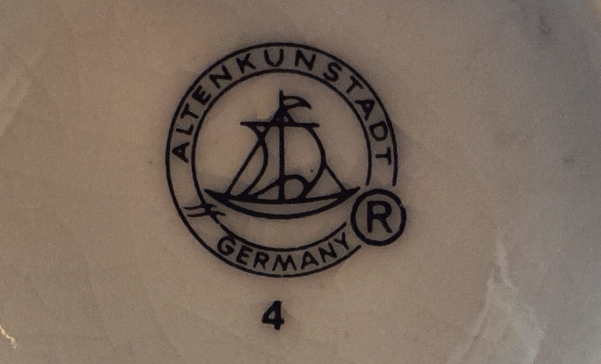 Porzellan Krug mit Zinndeckel, Motiv Altenau Bergstadt auf dem Harz, Altenkunstadt Germany, schwarz-weiß