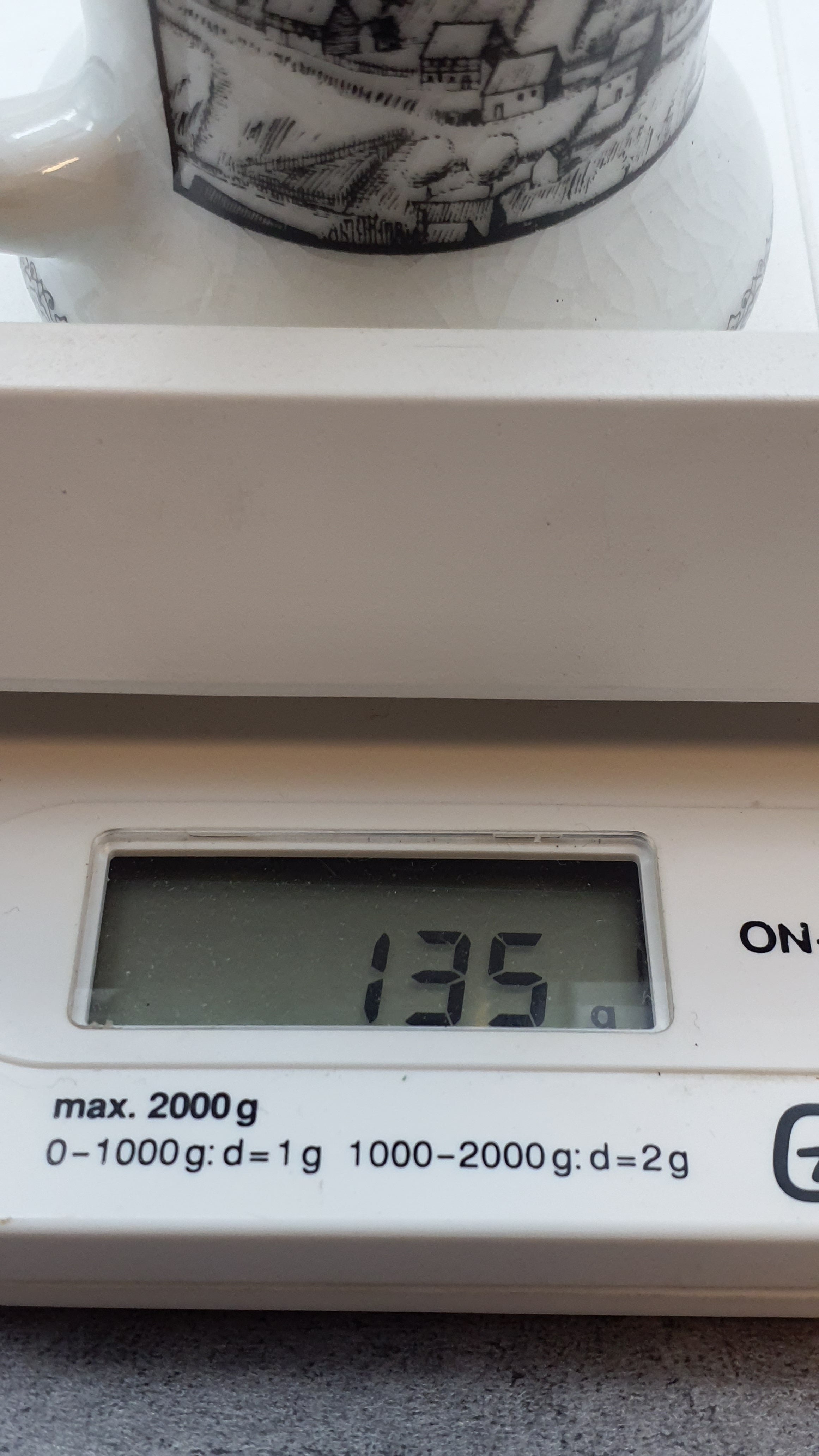 Porzellan Krug mit Zinndeckel, Motiv Altenau Bergstadt auf dem Harz, Altenkunstadt Germany, schwarz-weiß