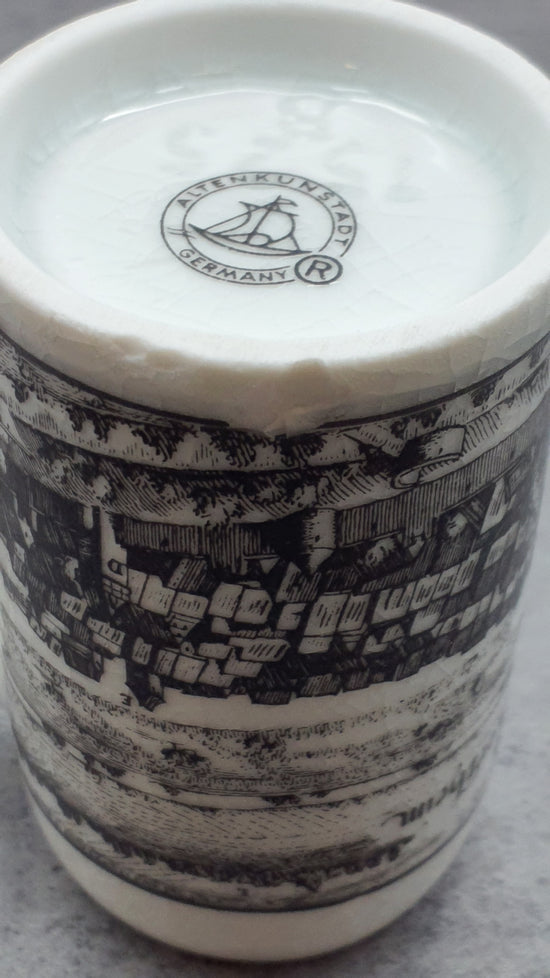 2x Porzellan Sammlertasse mit Henkel, Motiv Northeim, Altenkunstadt Germany, schwarz-weiß