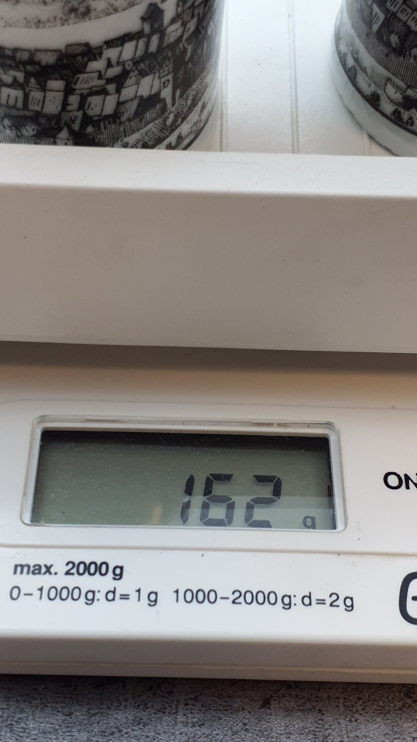 2x Porzellan Sammlertasse mit Henkel, Motiv Northeim, Altenkunstadt Germany, schwarz-weiß