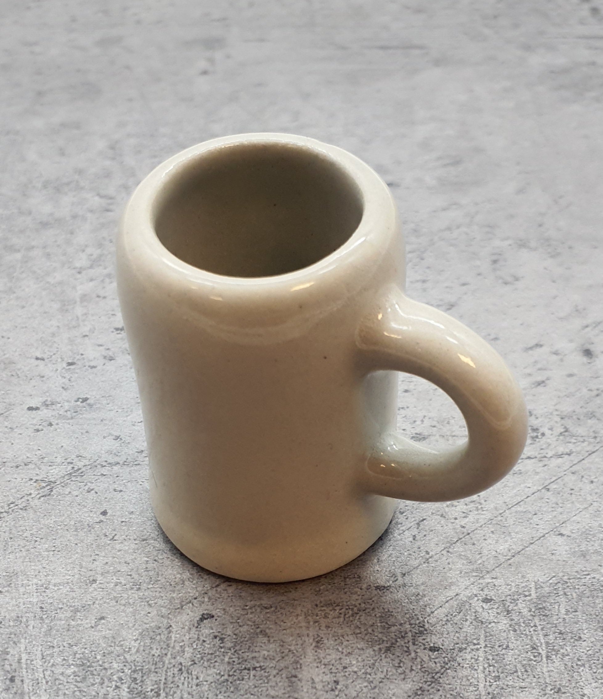 kleiner Porzellan Bierkrug, Blumenmotiv