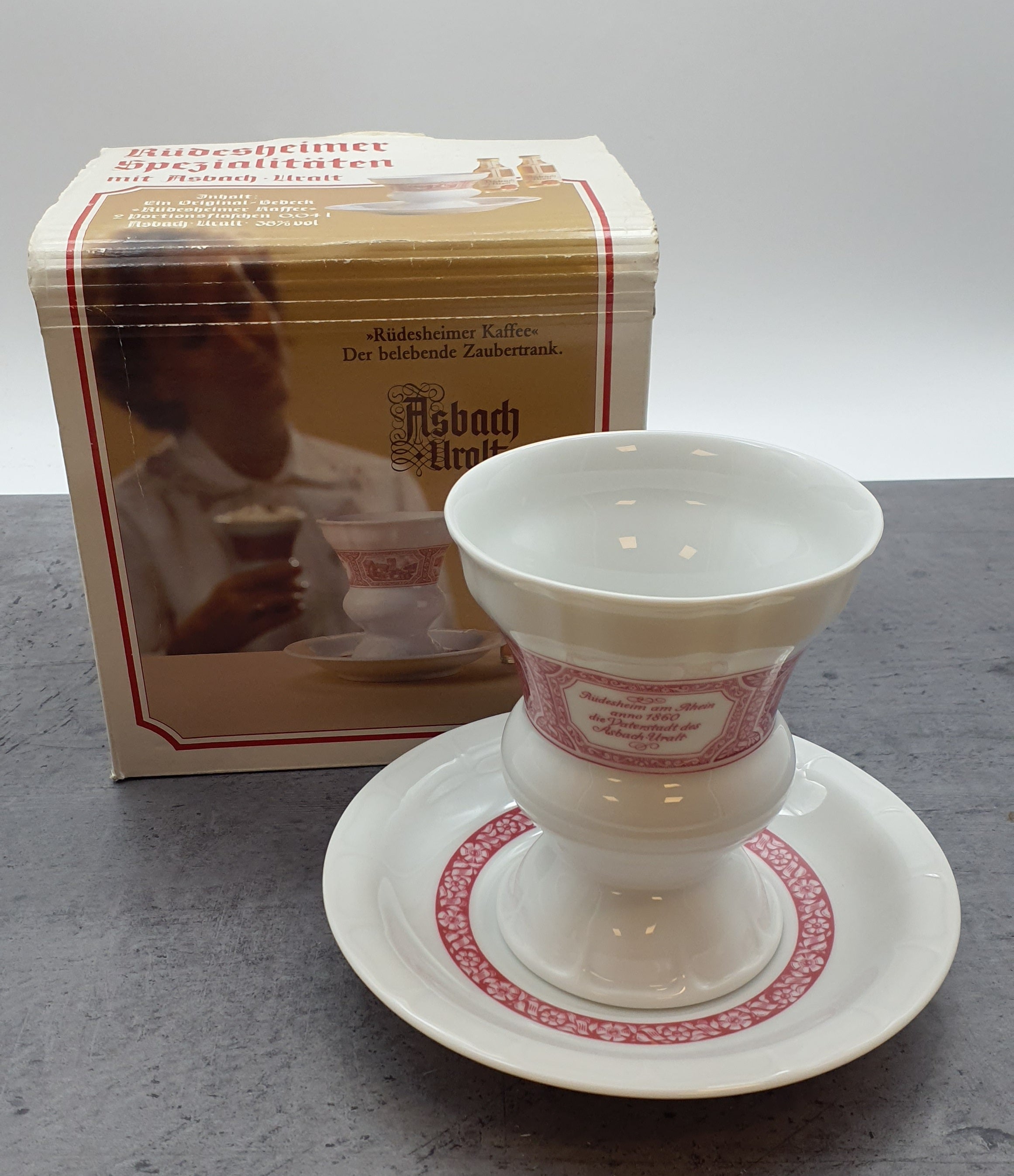 Rüdesheimer Spezialitäten, mit Ansbach Uralt, Porzellan Gedeck 2-teilig
