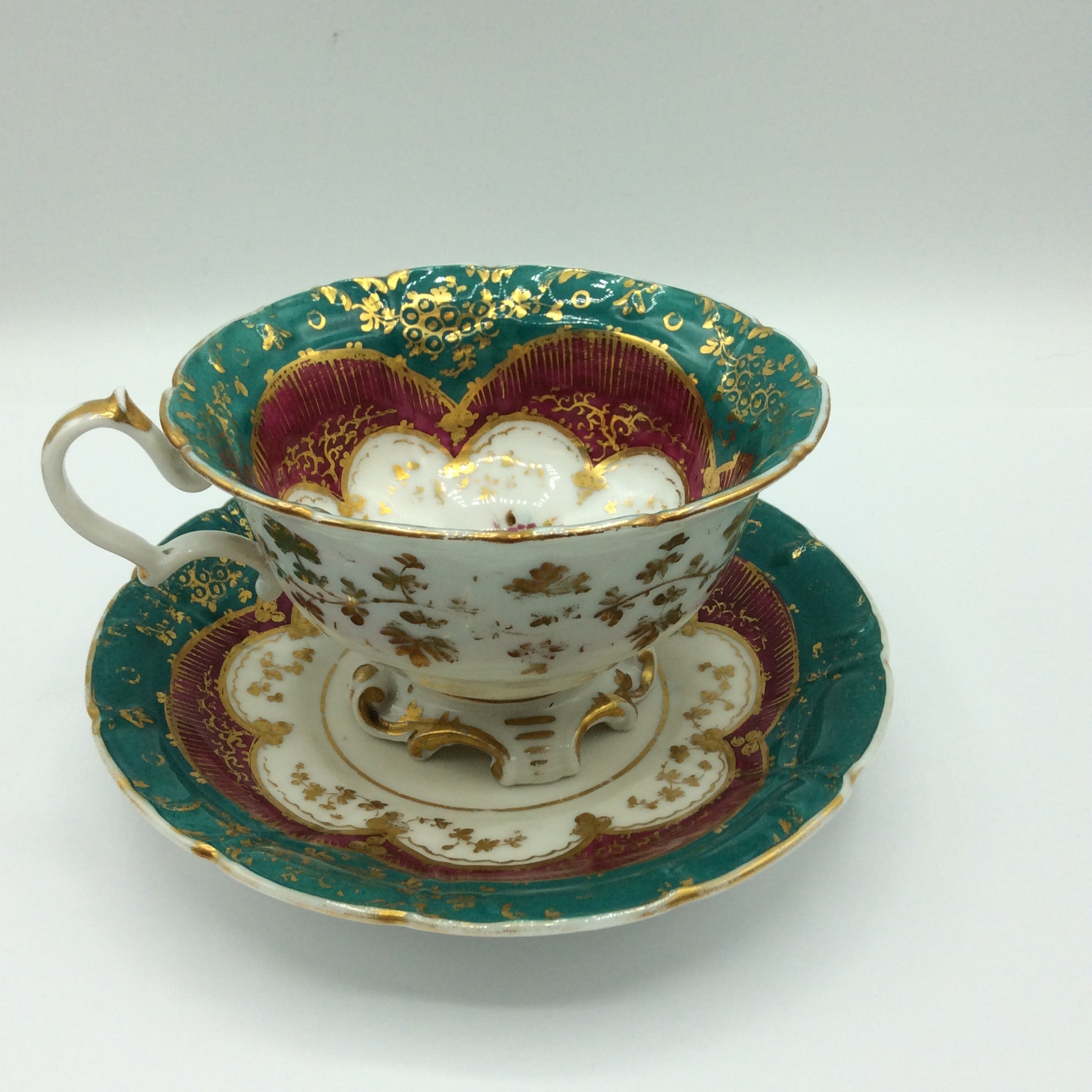 Große Sammeltasse mit Unterteller, Blumenmotiv