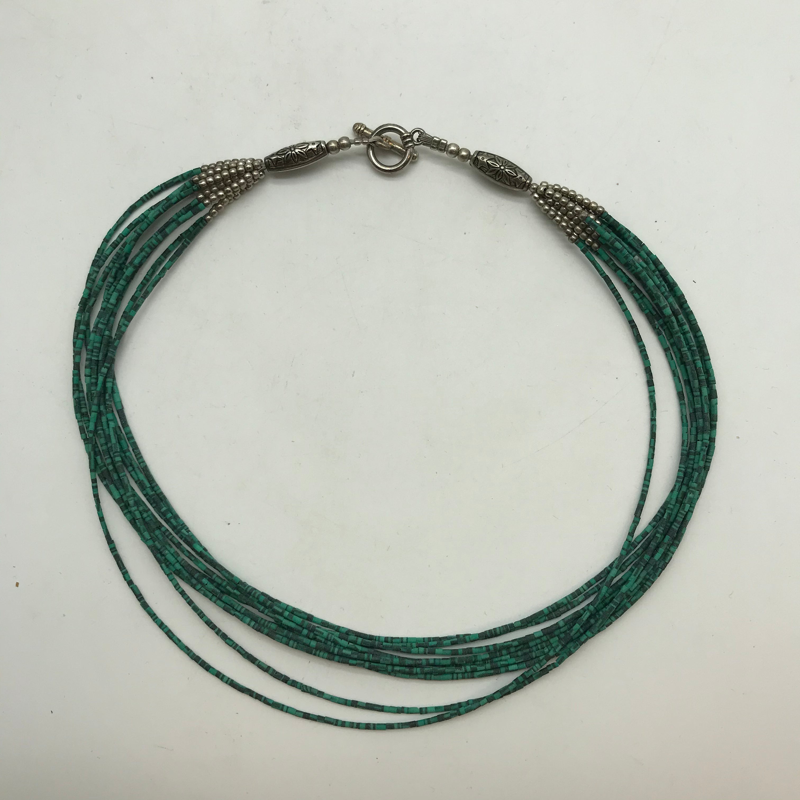 Grüne Modeschmuck Perlenkette, mit Silberfarbenen Verschluss,