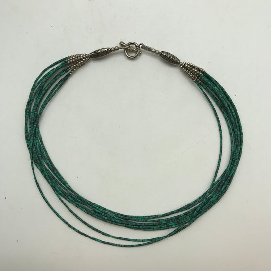 Grüne Modeschmuck Perlenkette, mit Silberfarbenen Verschluss,