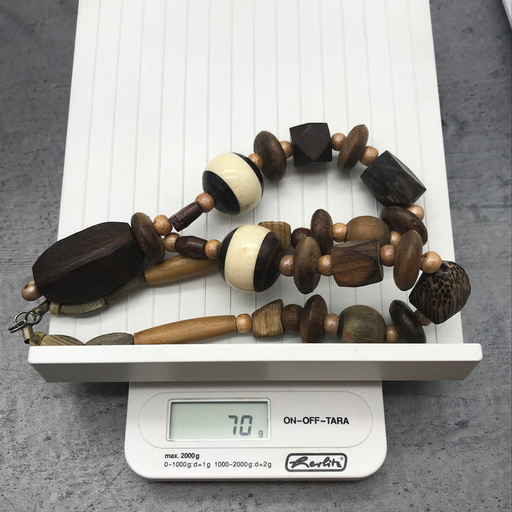 Dekorative Kette, Kette mit Perlen, holz