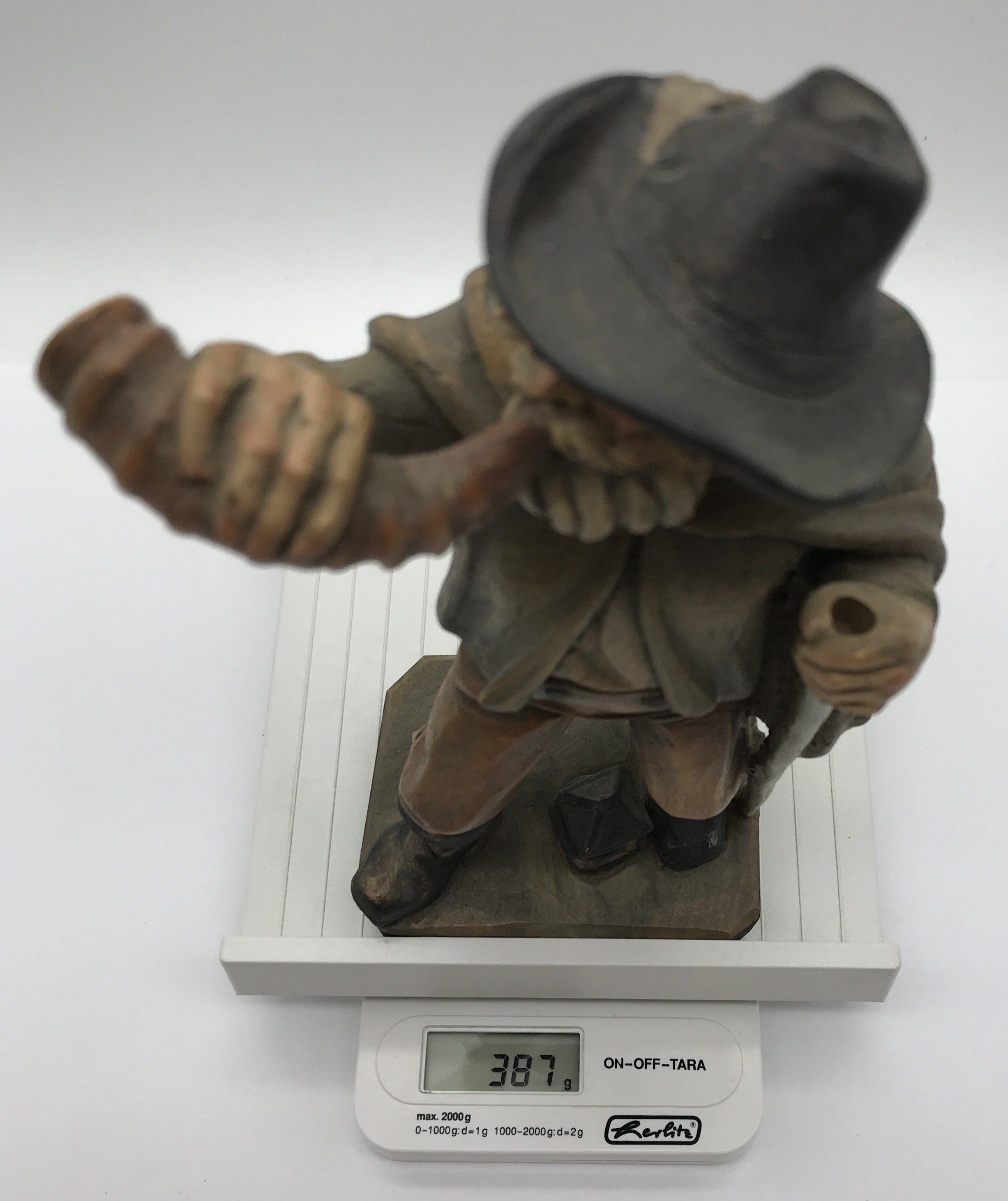 Handgeschnitzte Holzfigur Bergwanderer mit Horn, bemalt, Rothenburg, 25 cm